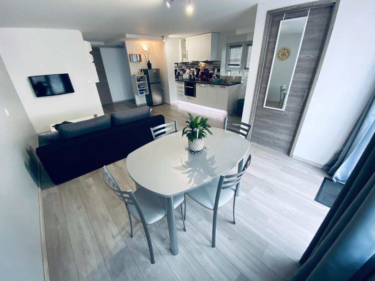 Toul Appartement Entier Avec Parking Prive Au Calme Cosy A Etage Avec Balcon Экстерьер фото