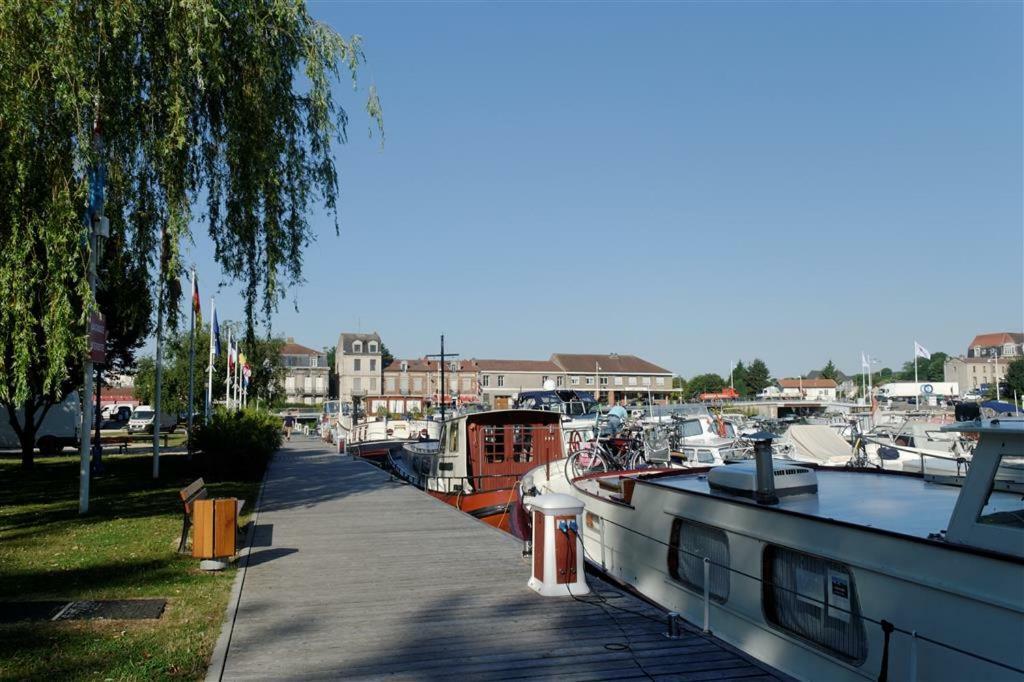 Toul Appartement Entier Avec Parking Prive Au Calme Cosy A Etage Avec Balcon Экстерьер фото